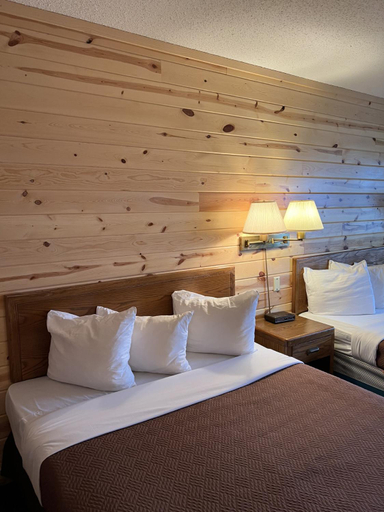 Bedroom 2, Waterfront Inn Mackinaw City, Cheboygan