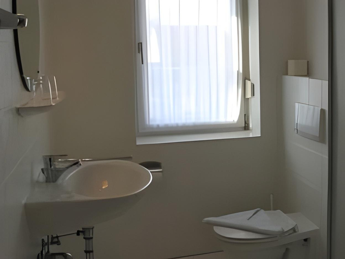 Bathroom 4, Hotel & Restaurant Am Wasser, Vorpommern-Rügen