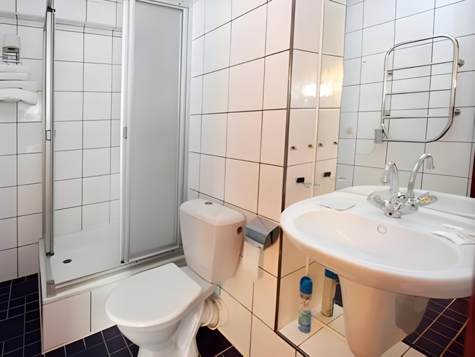 Bathroom 3, Tauras Center Hotel, Palangos