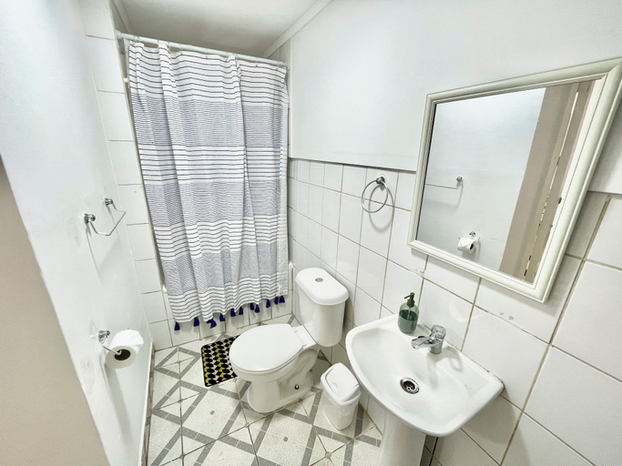 Bathroom, Rho Valparaiso, Valparaíso