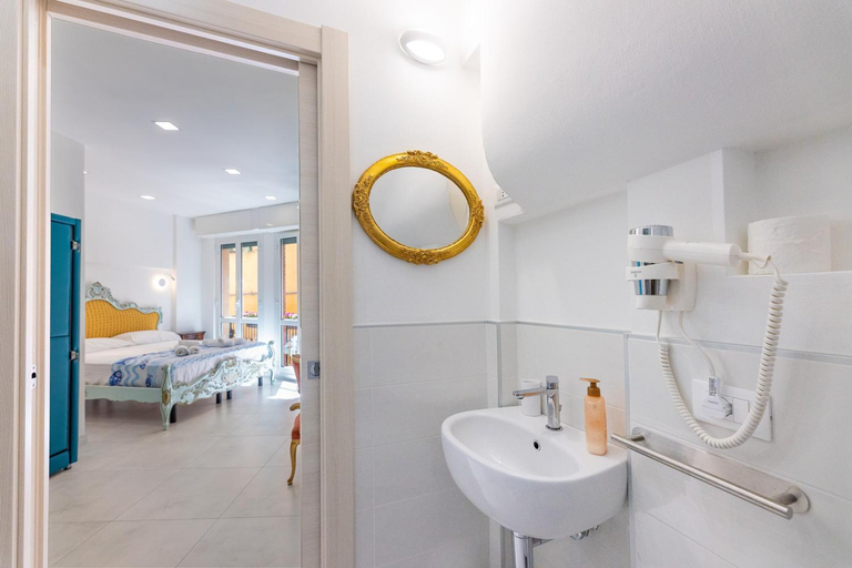 Bathroom 11