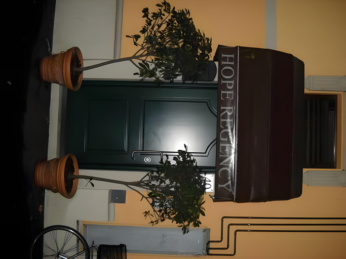 Others 5, B&B Hope, Bologna