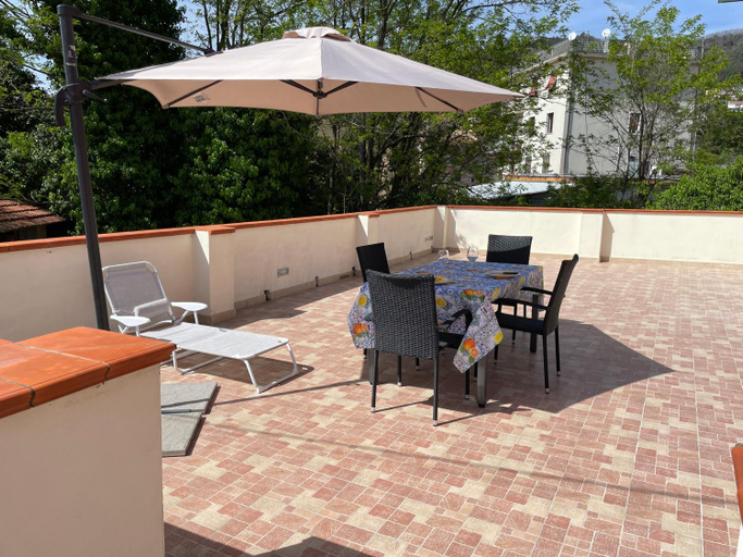 Others 2, Shardana House- Free Parking, La Spezia
