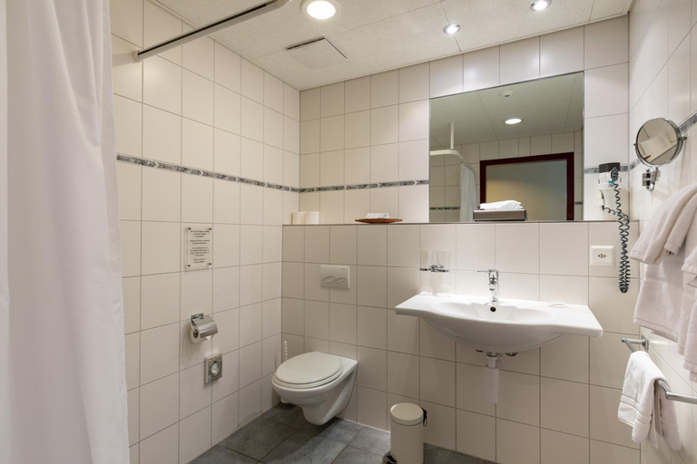 Bathroom 2, Bellevue le Rocheray, Jura-North Vaudois