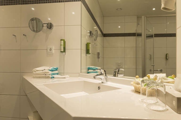 Bathroom 5, Aribo Hotel, Tirschenreuth