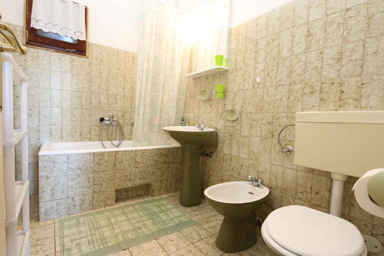Bathroom, Apartments in Silo/insel Krk 14452, Dobrinj