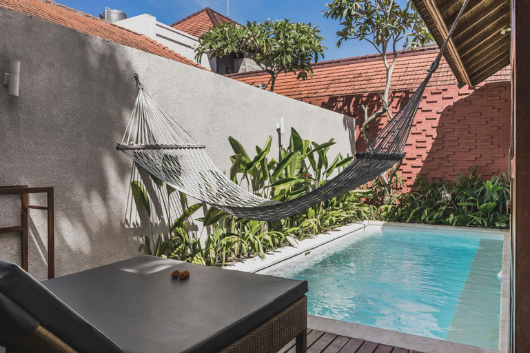 Swimming Pool 13
