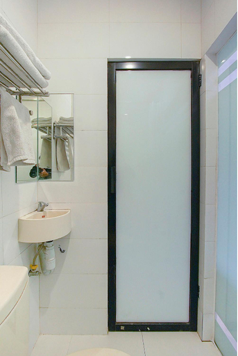 Bathroom 15
