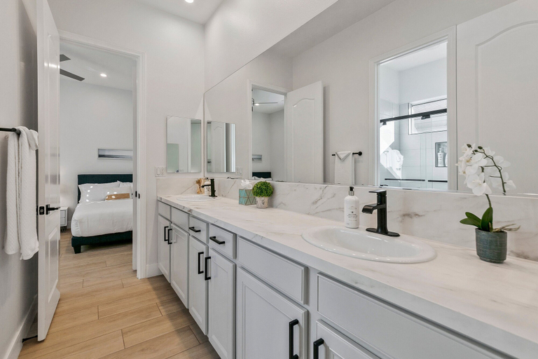 Bathroom 4, The Montage Resort, Riverside