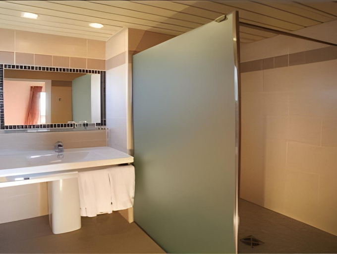 Bathroom 4, Hotel Miramar, Alpes-Maritimes