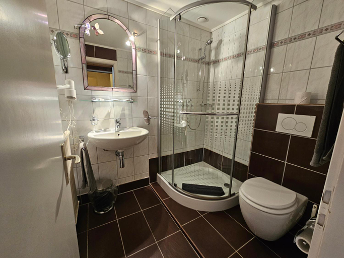 Bathroom 3, Hotel Taverne zur Linde, Bischofszell