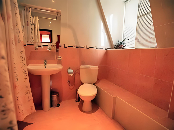 Bathroom 4, Tsarevets Design & SPA, Veliko Tarnovo