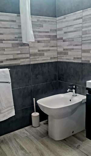 Bathroom 3, La Terrazza sul Mare, Syracuse