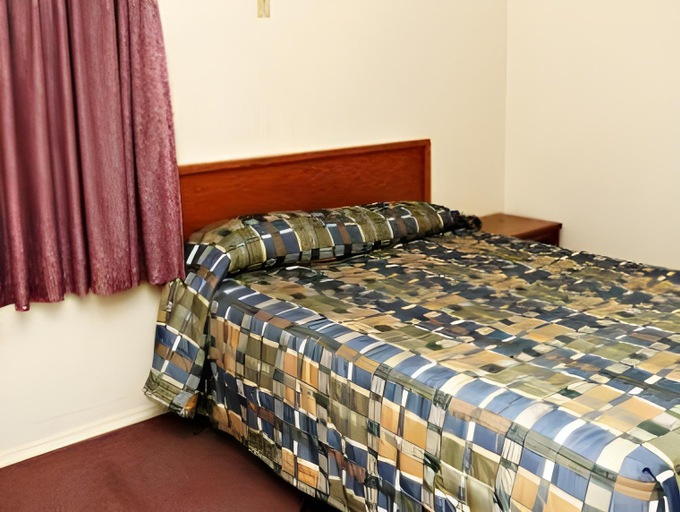 Others 4, Red Deer Inn & Suites, Division No. 8
