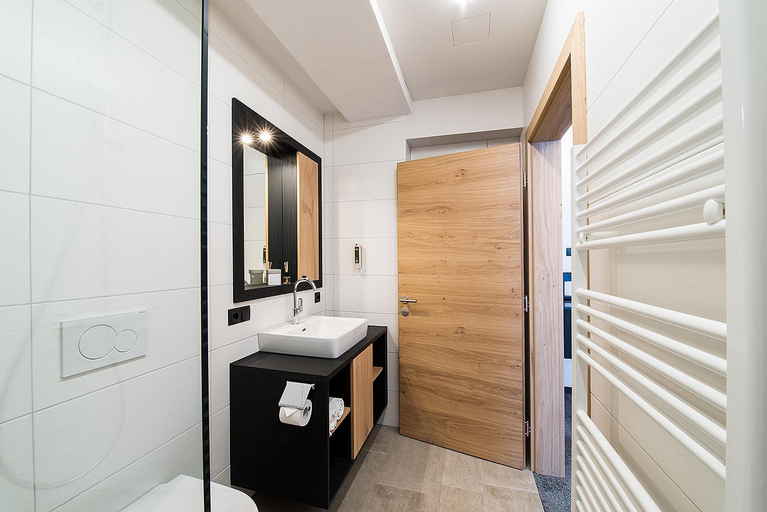 Bathroom 3, Arthurs Hotel am Achensee, Schwaz