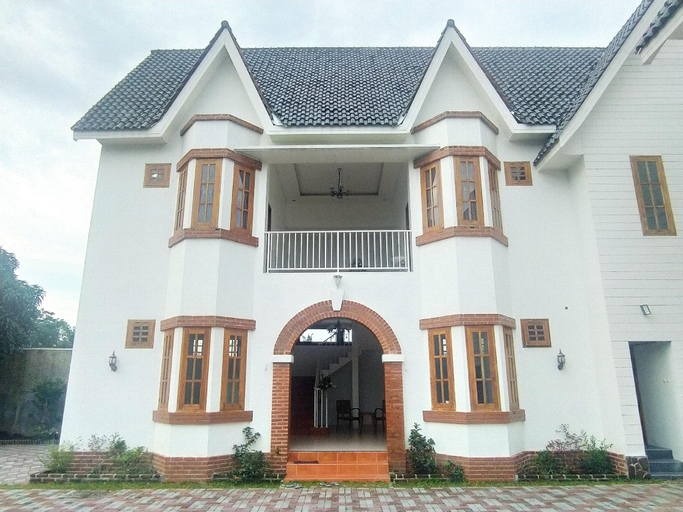 Exterior 9