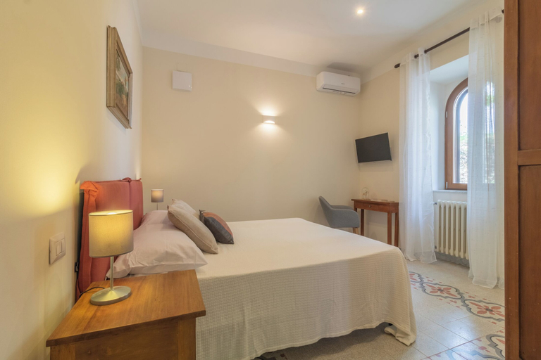 Bedroom 5, Lake Lovers Lodge, Viterbo