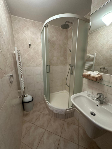 Bathroom 3, Interhotel Montana, Trutnov