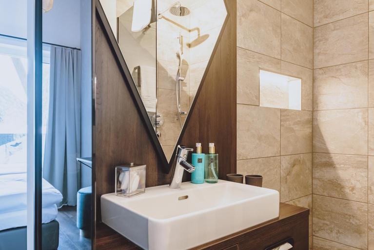 Bathroom 4, GLEMM by AvenidA incl Joker Card, Zell am See