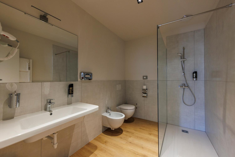 Others 2, Exclusive Suites Riva, Trento