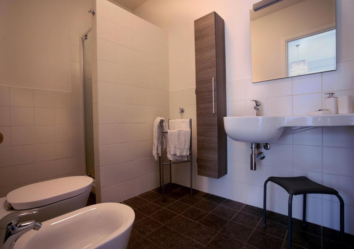 Bathroom 2, Urban Mobility Residence, Bologna