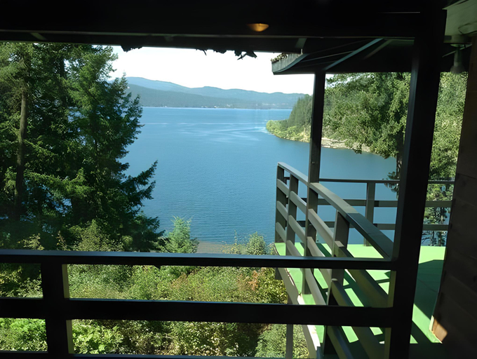 Others 2, Bennett Bay Inn, Kootenai