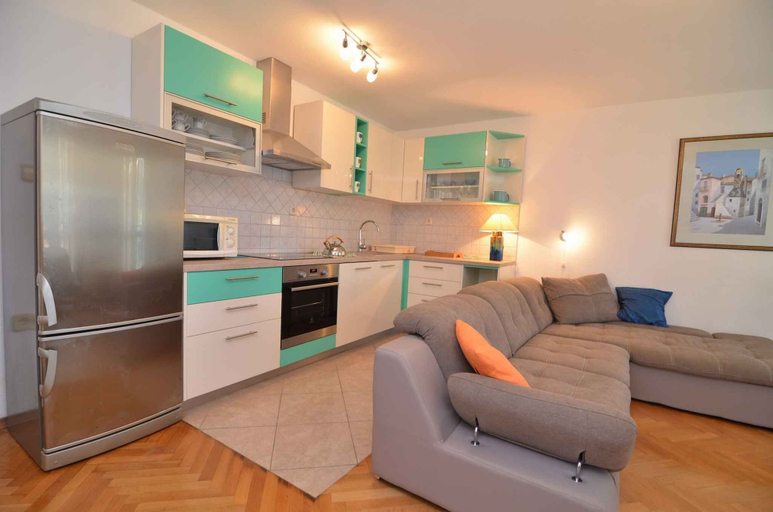 Others 5, Ferienwohnung mit Klimaanlage nur 25 m zur Adria, Zadar
