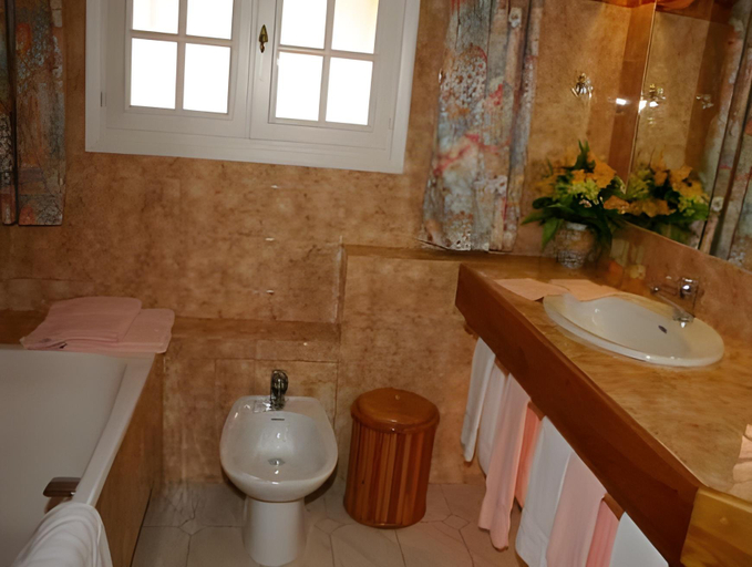 Bathroom 3, L' Escapade Hotel & Restaurant, Var