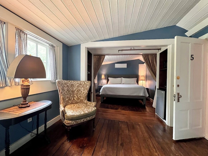 Bedroom 2, Barncastle Inn & Restaurant, Hancock