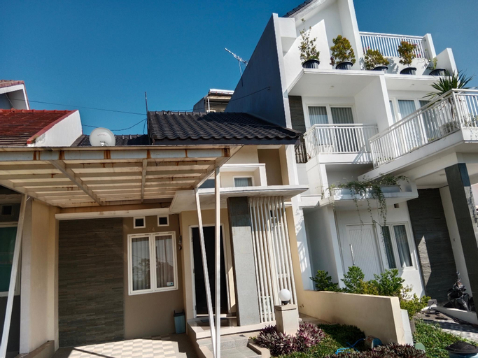 Villa e4, Malang