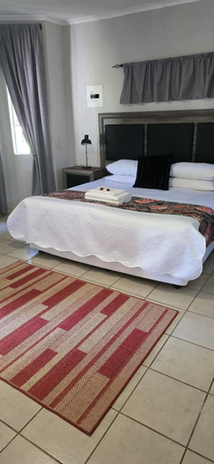 Others 3, Grey lourie Guesthouse, Ngaka Modiri Molema
