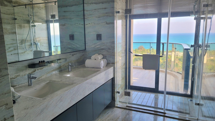 Bathroom 4, Diamond beach OceanView Villa, Hainan