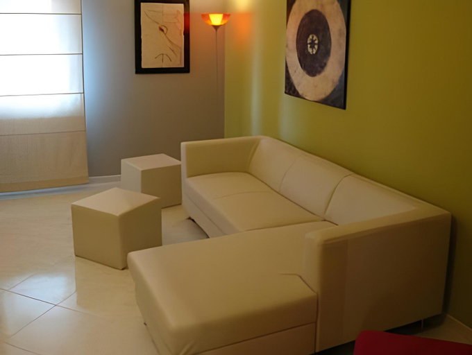 Others 2, B&B Elia's, Cagliari
