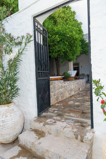 Others 5, LIVIN Hydra Garden Suite, Attica