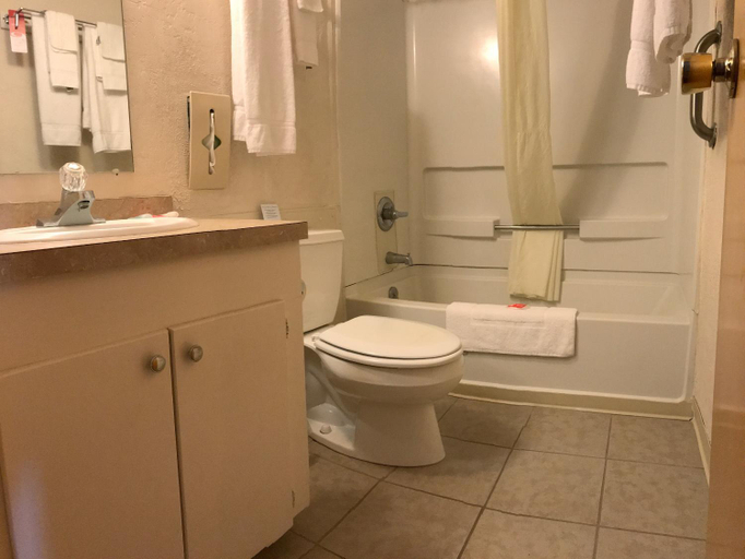 Bathroom, Adirondack Efficiencies, Jefferson