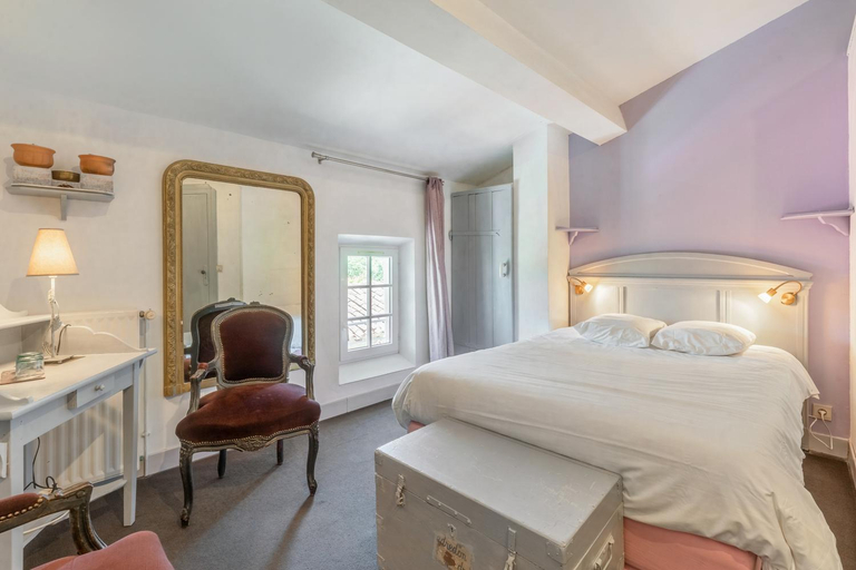 Bedroom 4, Aux Chambres des Bujours, Charente-Maritime
