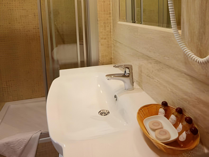 Bathroom 3, Delice, L'vivs'ka