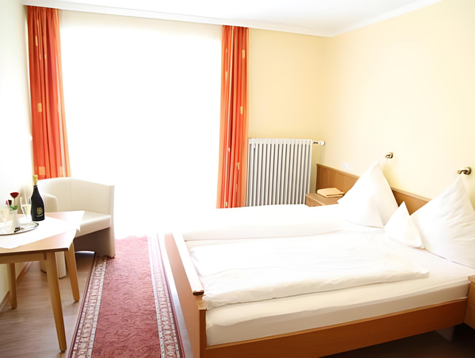 Bedroom 3, Aqua Blu Hotel, Passau