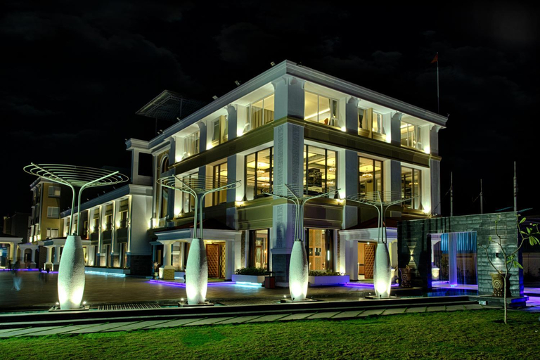 Exterior & Views