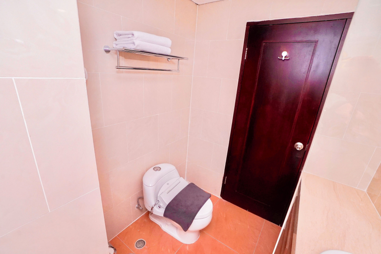 Bathroom 4, Brits Hotel Pangkalan Bun, West Kotawaringin