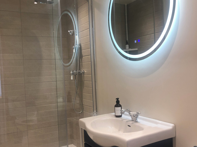 Bathroom 3, Helmsman Guesthouse, Ceredigion