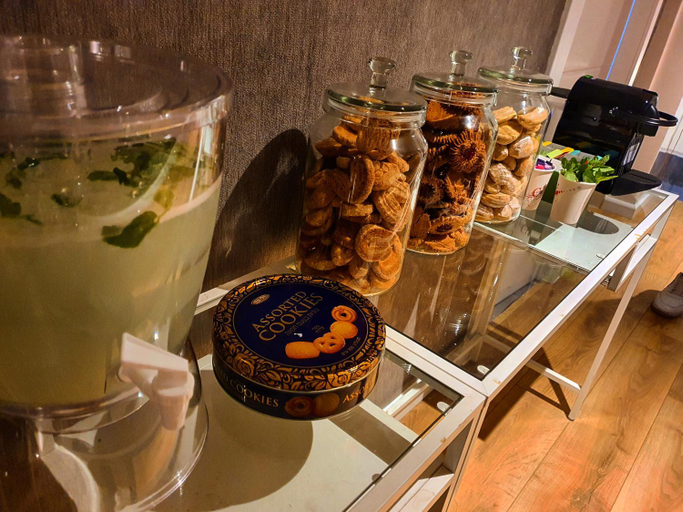 Food & Drinks, Elven Hotel