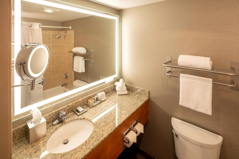 Bathroom 3, Silver Cloud Inn - Tacoma Waterfront, Pierce
