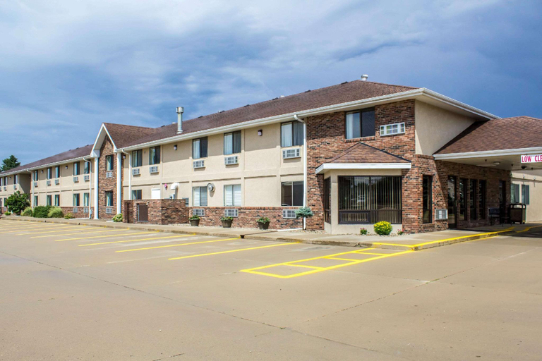 Exterior & Views 2, Econo Lodge Sioux Center, Sioux