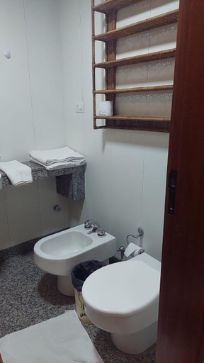 Bathroom 3, Bonaparte Hotel Flat Particular, Brasília