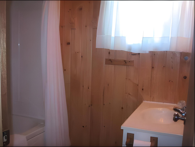 Bathroom 3, Colonial Bay Motel and Cottages, Muskoka