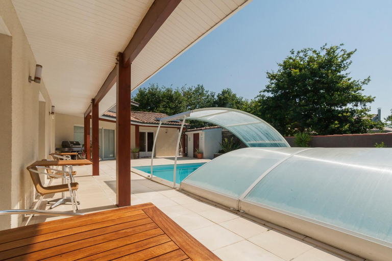 Others 5, Atlanticvilla, Gironde