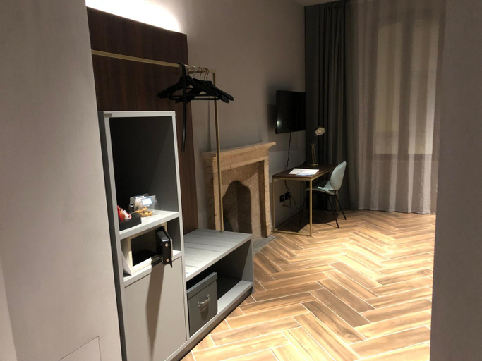 Others 4, Materiaprima camere-rooms, Mantua
