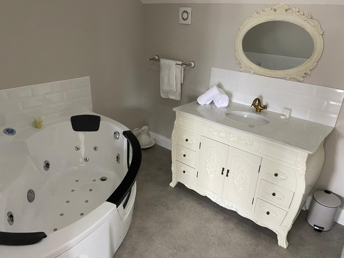Bathroom 2, The Imperial Garvagh, Causeway Coast and Glens