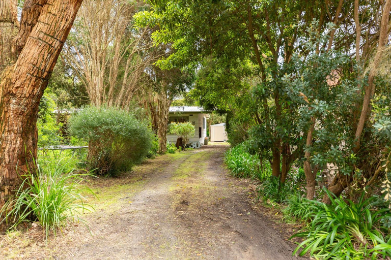 Others 3, Merricks Surf Cottage - Charming Beachfront Bliss, Melbourne